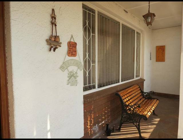4 BEDROOM HOUSE FOR SALE IN GERMISTON CENTRAL